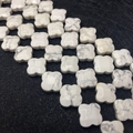 Perles en forme de trèfle en howlite blanche avec veines grises pour bijoux DIY - Forme de Trèfle / Howlite / 14x14x6mm