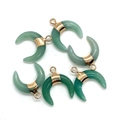 Lot de cinq pendentifs en aventurine verte en forme de lune avec calottes dorées - 16x18mm / Aventurine Verte