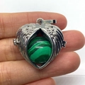 Heart-shaped silver wing pendant with round green malachite stone inlay for DIY necklaces - Malachite