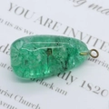 Pendentif irrégulier en cristal vert avec anneau doré pour fabrication de bijoux - Vert
