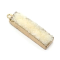 Rechteckiger weißer Druzy-Kristallanhänger mit vergoldetem Rand und Aufhängeschlaufe - 8x38-12x43mm / Weiß