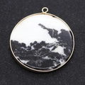 Pendentif rond en pierre zébrée avec bordure dorée et bélière pour la création de bijoux - 40mm / Pierre Zèbre