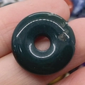 Dunkelgrüner Nephrit-Jade Donut-Anhänger für DIY-Schmuck und spirituelle Accessoires - Dark Green Jasper (No.5)