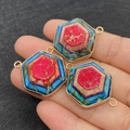 Trois connecteurs hexagonaux en pierre empereur bleue et marron avec bordure dorée - 23x33mm / N° 6 (Mélange Rouge-Brun Bleu)