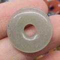 Hellgrüner Aventurin-Edelstein-Donut-Anhänger mit glatt polierter Oberfläche - Light Green Jade (No.20)
