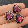 Ciondolo a cuore con texture marmorizzata viola e rossa e bordi dorati per gioielli - 16x19mm / US 3