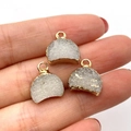Natürliche weiße Druzy-Stein Mondsichel-Anhänger mit vergoldeten Anschlüssen für DIY-Schmuck - 13x14mm / Weiß (Nr.7)