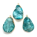 Trois pendentifs en druzy bleu-vert en forme de goutte avec bord doré pour bijoux DIY - 26x37-26x40mm / Bleu