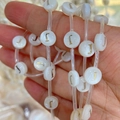Φυσικές χάντρες από κοχύλι 8mm με χρυσό γράμμα J για δημιουργία κοσμημάτων DIY - 8mm / Γράμμα J