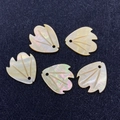 Fünf natürliche Perlmutti-Muschelanhänger in Fischschwanzform für DIY-Schmuckherstellung - 16x17mm Stil / Gelbe Muschel