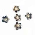 Cinque ciondoli a forma di fiore da 10mm in conchiglia naturale per gioielli fai da te - 10mm / Nero