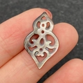 Hohl geschnittener Muschelanhänger in Kürbisform mit irisierendem Glanz für DIY-Schmuck - Schwarze Muschel / 15x25mm