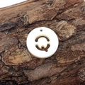 Natural freshwater shell round disc letter bead with white mother of pearl finish - Letter Q