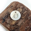 Natural freshwater shell round pendant with golden letter O for DIY necklace jewelry making - Letter O