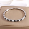 Elegante bracciale tennis in titanio con cristalli rotondi neri e bianchi alternati - Stile Zircone Nero Argento