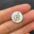 Pendentif lettre B en nacre blanche ronde pour la fabrication de bijoux DIY - Lettre B