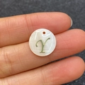 Pendentif rond en nacre naturelle avec lettre Y dorée et finition brillante DIY - Lettre Y / 15mm / Lettre Y
