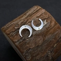 Set de 2 cuentas de nácar natural blanco en forma de media luna con agujeros taladrados - Concha Blanca Perforada
