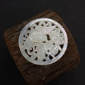 Perle de nacre ronde ajourée avec gravure de phénix sur un support en bois brun - N°3 35mm