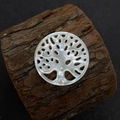 Pendentif en nacre blanche avec motif découpé représentant l'arbre de vie - N°7 25mm