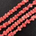 Detaillierte rosa geschnitzte Korallen-Schmetterlingsperlen für DIY-Schmuckherstellung - Schmetterlings-Design / 50 Stück