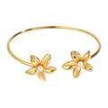 Bracelet jonc ouvert doré élégant orné de fleurs et de perles blanches - Style Double Fleur avec Perle (5928307814326)