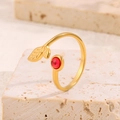 Bague ajustable en feuille d'acier titane doré avec incrustation de pierre rouge ronde - Feuille d'Or Avec Émail Rouge