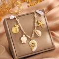 Bohemian gevlochten enkelbandje met gouden zeesterren, schildpad en parel bedeltjes - Wulk Hanger (XL229-1-3)