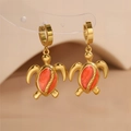 Boucles d'oreilles créoles tortue de mer en titane doré avec émail orange vif - Tortue de mer / Orange
