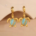 Boucles d'oreilles tortue dorée avec texture marbre bleu en acier inoxydable poli - Tortue de mer / Bleu