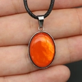 Colgante ovalado de acero inoxidable con resina naranja en cordón negro ajustable - Colgante con Cordón / Collar de Concha Naranja (N.º 2)