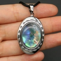Silberner ovaler Medaillon-Anhänger mit schillernder Abalone-Muschel am schwarzen Band - Ovale Geprägte Halskette (Halskette 25x38mm)