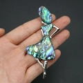 Detalle de broche de bailarina con incrustación de concha de abulón y acabado plata - Estilo 4
