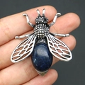 Broche abeille argentée vintage avec grand lapis-lazuli bleu ovale et ailes filigranes - 42x47mm / Lapis-lazuli Teinté