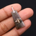 Golden bee labradorite pendant with shimmering zircon-studded bail jewelry piece - 13x30mm, 4g / Flash Stone (Labradorite)