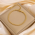 Bracelet élégant en acier titane doré avec perles ovales et fermoir mousqueton - Bracelet chaîne grain de riz doré