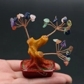 Mini arbre de fortune fait main avec pierres précieuses colorées sur socle rouge - Coloré