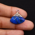 Lapis lazuli waaiervormige hanger op vinger toont maat 18x19mm met gouden oogje - 18x19mm 3g/st / Lapis lazuli