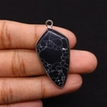 Shield-shaped black stone pendant with white marble veins and rose gold plated edge - Black Line Howlite
