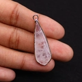 Pendentif goutte en quartz rose avec bordure en métal doré et texture de pierre naturelle - 12x36mm / Cristal blanc