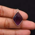 Facettierter violetter Naturstein-Anhänger in Rautenform mit Vergoldung - 15x25mm 3g/Stück / Amethyst