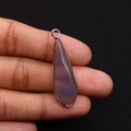 Pendentif en pierre goutte violet clair avec cadre en métal argenté et finition opale - 12x36mm / Agate Grise