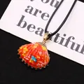 Collier avec pendentif coquillage orange, motif étoile et cordon tressé noir - Étoile de mer rouge orangé à taches bleues (Style n° 4)