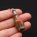 Détail du pendentif flacon de parfum en pierre d'unakite naturelle avec bouchon argent - Unakite