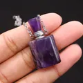Detailansicht eines Parfümflaschen-Anhängers aus natürlichem Amethyst mit silbernem Verschluss - 19x37mm,18g / Amethyst