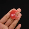 Roter Achat Anhänger in Mondsichelform mit polierter Oberfläche für DIY-Schmuckherstellung - 27x30mm (Dicke 8mm) / Wassermelonen Quarz