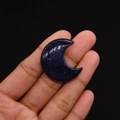 Mondsichel aus blauem Goldstein für DIY-Schmuck und spirituelle Dekorationen - 27x30mm (Dicke 8mm) / Blauer Sandstein