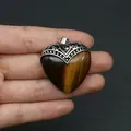 Tigerauge-Herzanhänger aus Naturstein mit versilberter filigraner Metallöse im Retro-Stil - Tigerauge