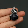 Pendaglio a forma di gufo vintage con intarsio in pietra blu e finitura argento - pietra blu