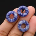 Drei natürliche blaue Sodalith-Donutsteine mit weißen Adern für DIY-Schmuck - 16mm / Blaupunktstein